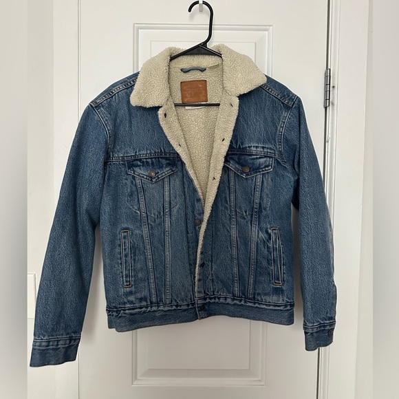 Levi's Jackets & Blazers - Levi’s sherpa jean jacket